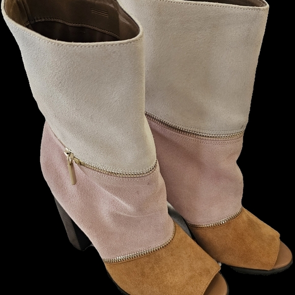 Katy Perry Zip off boots to booties.  Heels.  Convertible peep toes.  SIZE 8.5 - Picture 10 of 13